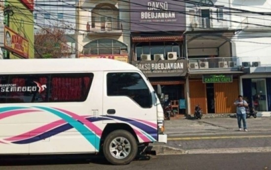 Sewa Kelebihan Menggunakan Mobil Elf Untuk Liburan Bersama Keluarga