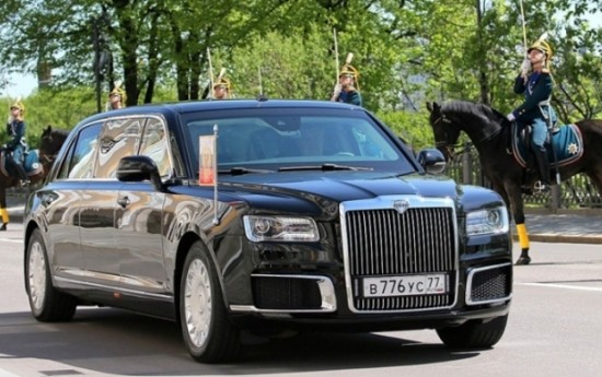 Sewa Putin Pamer Kehebatan Mobil Kepresidenannya ke Presiden Mesir