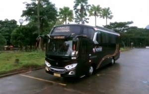 Mobil Pengantin Ingin Rental Medium Bus Jakarta? Silakan Cek Harga Sewanya di Sini?