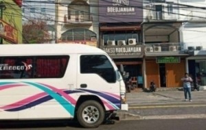 Mobil Pengantin Masih Bingung Mau Rental Hiace atau Elf ? Yuk Cari Tahu Perbedaannya