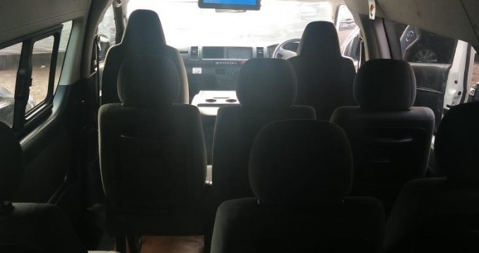 Sewa mobil online - Toyota Hiace
